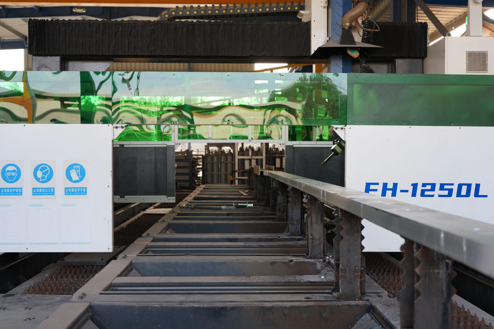 Sheet laser cutting machine used for industrial components
