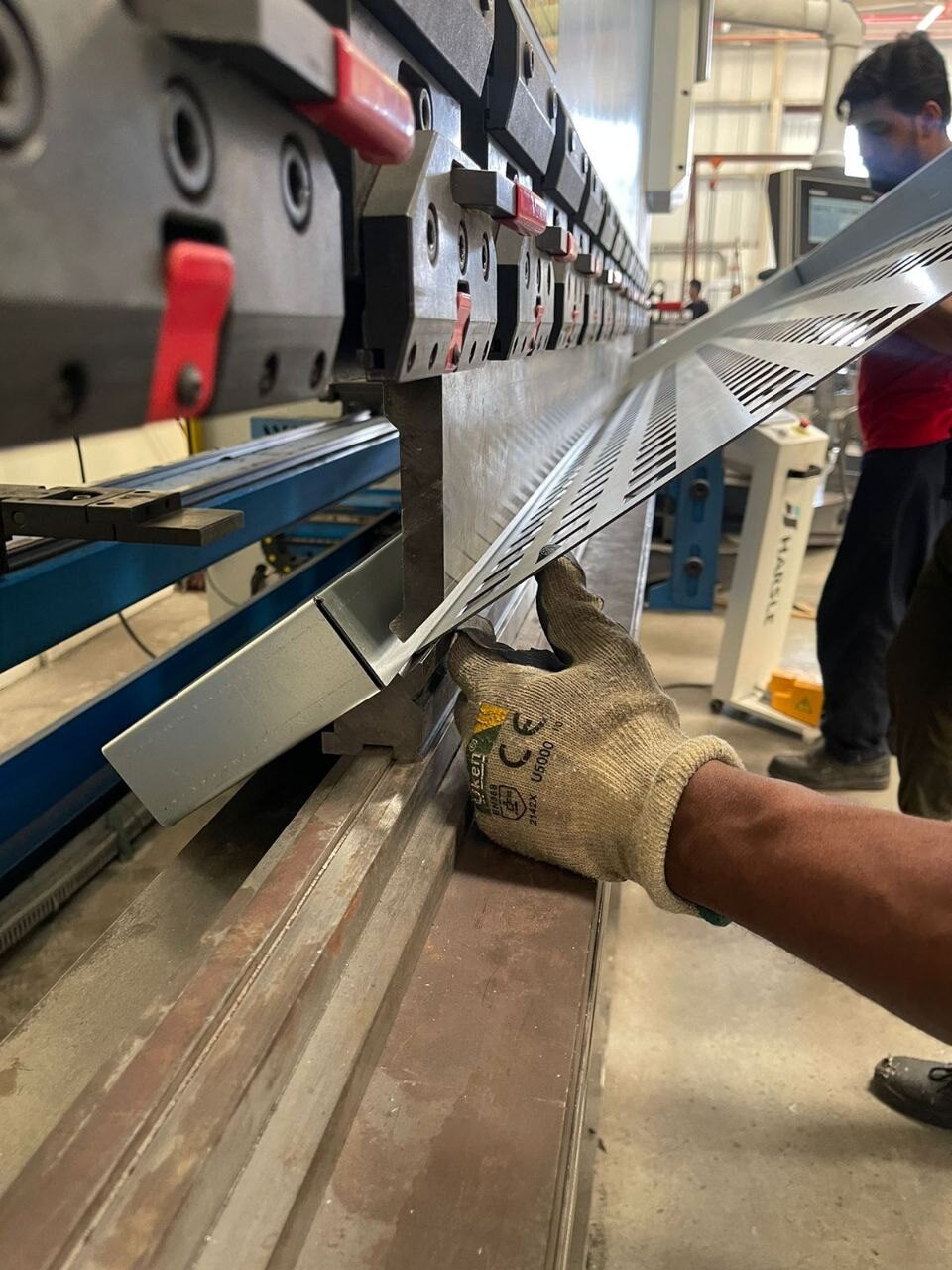 Operator forming a steel part over press-brake tooling at Morshedi, Dubai