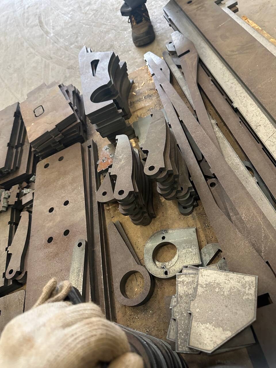Cut steel plate package