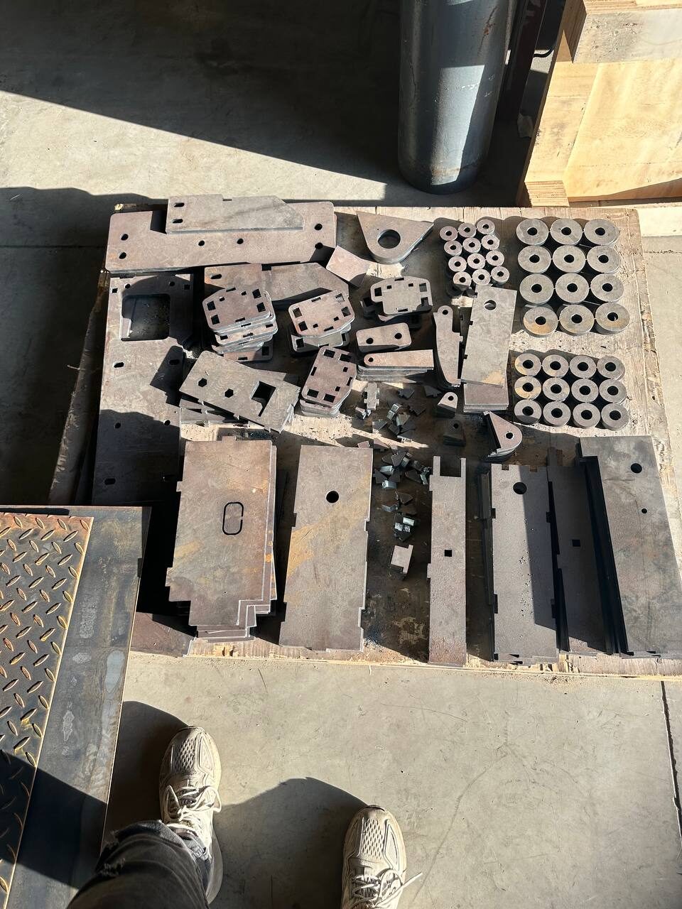 Cut steel plate package