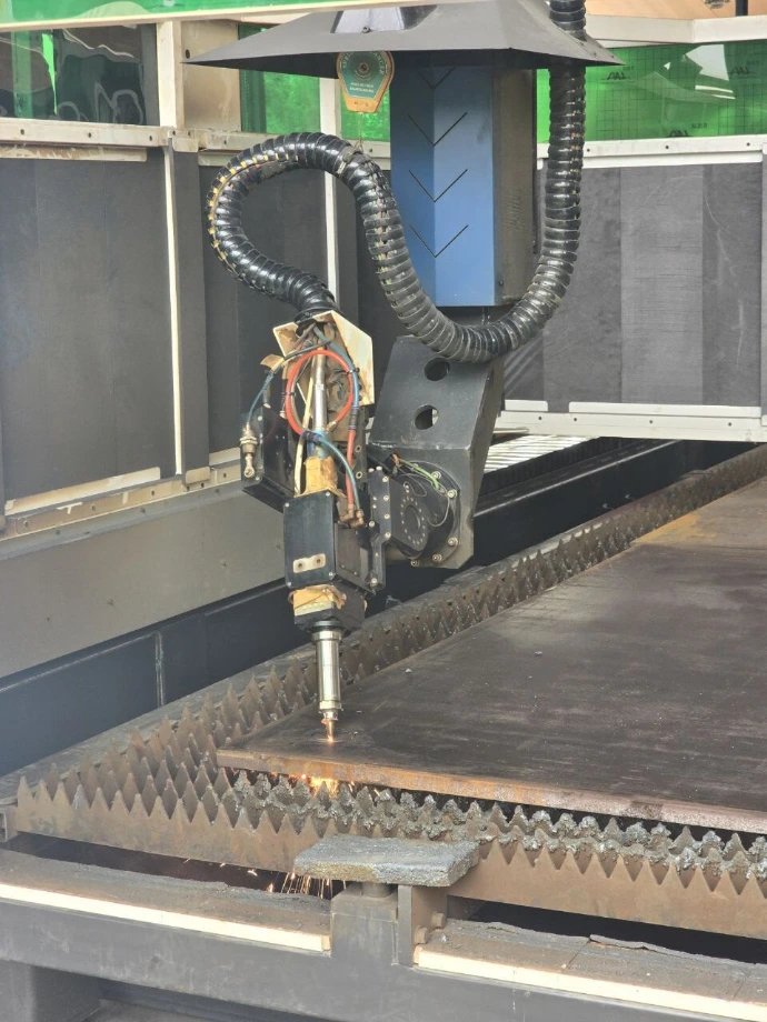 Bevel Cutting (The multi-axis laser head )